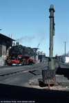 99 1734 kam kurz zuvor mit RB 27827 aus Kipsdorf. Im Hintergrund ist 99 1747 abfahrbereit vor RB 27828 zu sehen.