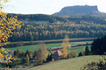 Eine Dresdener S-Bahn auf der Fahrt nach Schöna.